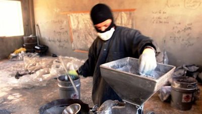 «داعش» ينشر صور أوكار تصنيع القنابل.. ويتوعد: «جئناكم بالمفخخات اللهم تقبل»