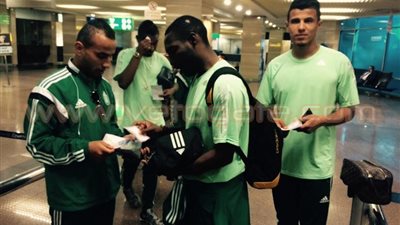 بالصور..أهلي طرابلس يصل إلى القاهرة استعدادا للقاء المقاصة بالكونفدرالية