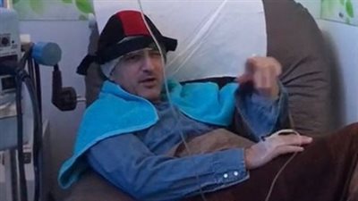 شريف مدكور ينشر صورة جديدة أثناء خضوعه لجلسة كيماوي