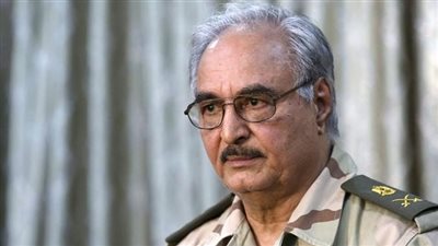 حفتر يمنع مسئولي حكومة السراج من العمل بالمناطق الخاضعة للجيش الليبى