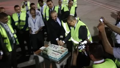 «مصر للطيران» تحتفل بوصول أولى رحلات سويسرا لمطار الغردقة (صور)