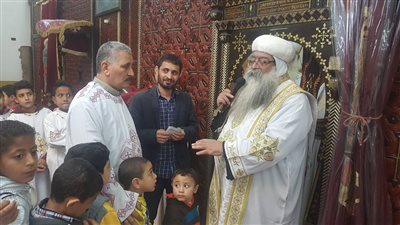 الأنبا تكلا يترأس صلاة رفع الصوم المقدس بدير بلامون في قنا (صور)