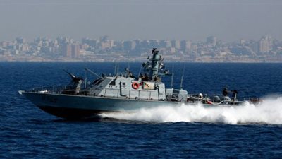 زورق حربي إسرائيلي يخترق المياه الإقليمية اللبنانية