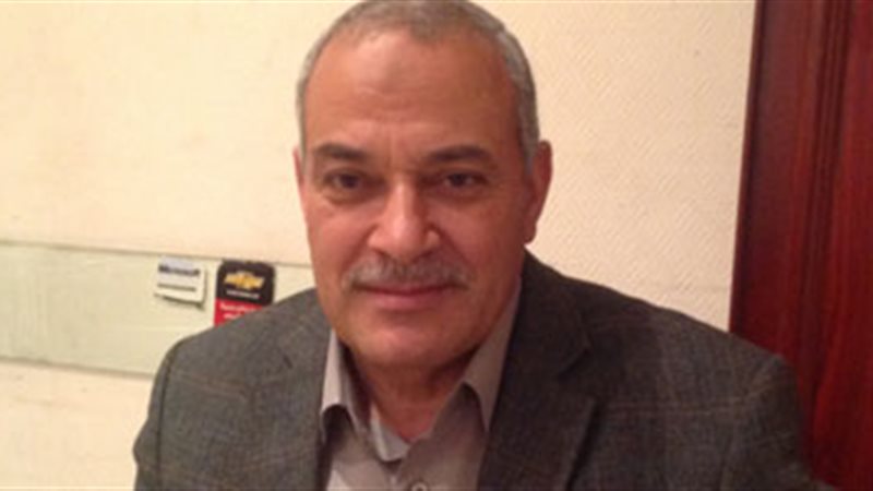 الدكتور عبد العزيز