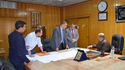 محافظ الإسماعيلية يستعرض مشروعات تطوير المحاور المرورية (فيديو)