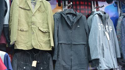 ارتفاع أسعار الملابس الشتوية في الأسواق (صور)