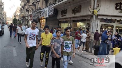 السينمات تستقبل جمهورها أول أيام العيد.. انتشار الشرطة النسائية لمنع التحرش.. إقبال ضعيف بأكتوبر.. تزايد الأعداد على شباك تذاكر وسط القاهرة.. و«السبكي» يتابع عرض فيلميه الجديدين