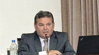 وزير قطاع الأعمال يبحث موقف «القومية للأسمنت»