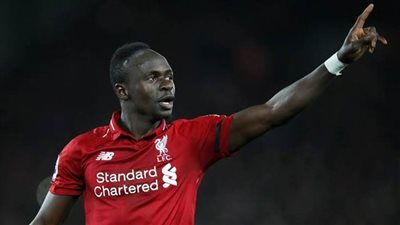 ساديو مانى يصل مطار الغردقة