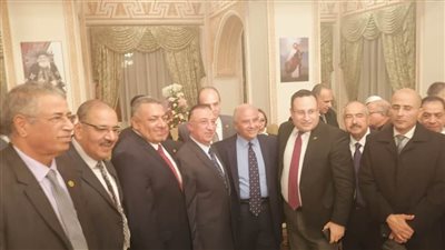 محافظ الإسكندرية والقيادات الأمنية والتنفيذية يقدمون التهنئة بالكنيسة المرقسية | صور