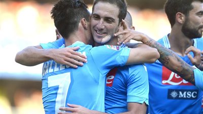 نابولي يحقق فوزا صعبا على ميلان في الدوري الإيطالي