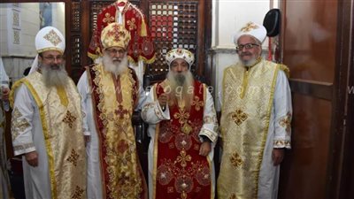 الأنبا كرولس يترأس قداس عيد الميلاد المجيد بنجع حمادي| صور