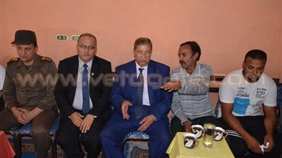 بالصور.. محافظ الإسماعيلية يقدم واجب العزاء لأسرة شهيد رفح