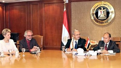 وزير التجارة ونظيره البولندي يوقعان البيان الختامي لجولة المشاورات الأولى.. إنشاء منطقة صناعية بولندية.. تعزيز التعاون المصرفي.. إنشاء غرفة تجارية مشتركة.. وتبادل الخبرات بمجالات التعليم المهني والفني