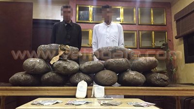 بالصور.. ضبط عاطلين بتهمة الإتجار بالمخدرات في الإسماعيلية