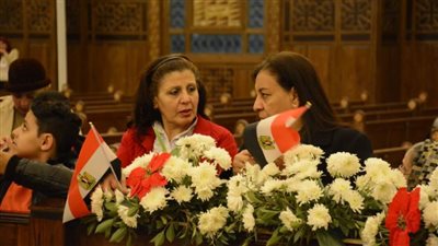 استقبال السيسي بالورود والأعلام في كاتدرائية العاصمة الجديدة