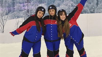 هنا الزاهد تتزلج على الجليد مع شقيقتها (فيديو وصور)