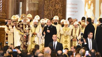 السيسي يشارك الأقباط احتفال عيد الميلاد.. الرئيس يحذر من الفتن بين نسيج الأمة.. ويؤكد: لا مجال للقلق بين المصريين