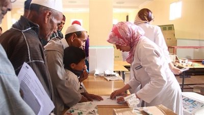 توقيع الكشف بالمجان على 2189 حالة خلال قافلة طبية بمركز فاقوس