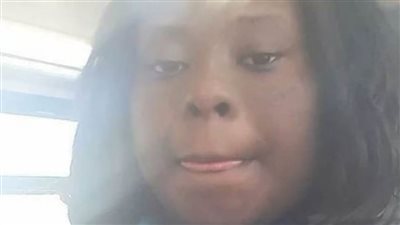 أم تطعن رضيعها حتى الموت وتلقي بالآخر من النافذة قبل أن تقتل جدها