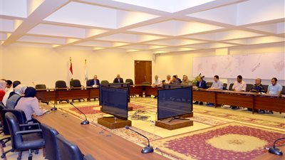 محافظ بني سويف يجتمع بلجان استرداد أراضي الدولة