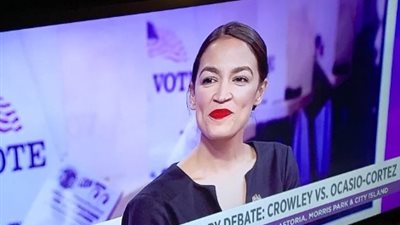 لون أحمر شفاه أصغر نائبة بالكونجرس يثير ضجة (صور)