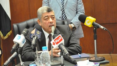 بلاغ يطالب وزير الداخلية بإخلاء ميدان التحرير