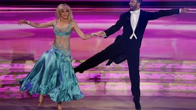 بالفيديو والصور.. «وصلة رقص» مذهلة لطليقة ترامب مع شاب إيطالي