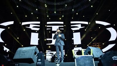 تامر حسني يقدم حفلا تاريخيا في السعودية بحضور جماهيري كبير (فيديو وصور)