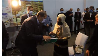 سعفان  يسلم  60 عقد عمل لذوي القدرات  بالبحر الأحمر