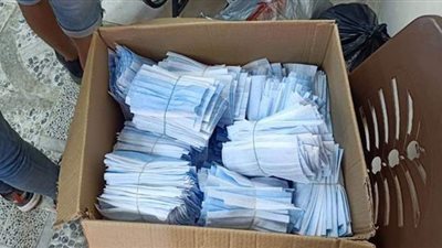 ضبط  74 ألف كمامة طبية و225 لتر مطهرات  مجهولة المصدر بالإسكندرية