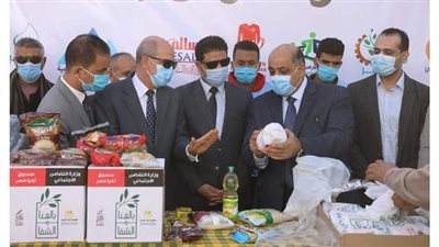 محافظة سوهاج تتسلم 53 جهاز غسيل كلوي و18 ألف كرتونة تموينية من قافلة تحيا مصر