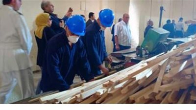 عمل وتأهيل وكسب أموال.. النزلاء يبدعون داخل مصانع السجن | فيديو