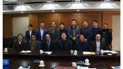 مدير عام آثار الكرنك يفوز بجائزة المركز الثقافي الصيني