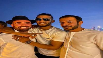 الإعلامي الإماراتي يحذف صورة محمد رمضان مع المطرب الإسرائيلي