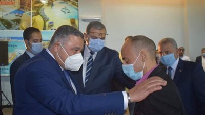 محافظ البحر الأحمر: السيسي يولي اهتماماً كبيرا بالعمال والصيادين | صور