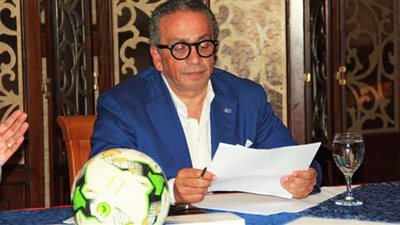 من تحمل تكلفة نقل صلاح والنني بطائرة خاصة لإنجلترا؟.. رئيس اتحاد الكرة يجيب