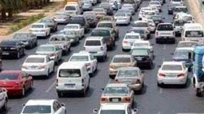 سيولة مرورية بالطرق السريعة تعوقها الشبورة المائية | فيديو