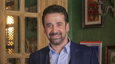 كريم عبد العزيز: لعبت في الأهلي.. وهذه قصص علاقاتي النسائية قبل الزواج | فيديو