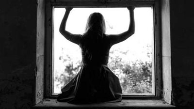 سيدة تحاول الانتحار داخل نافورة مياه بعد مشاجرة مع زوجها بالتجمع