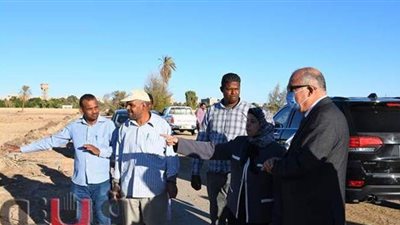 بدء زراعة 67 فدانا مُستصلحة بالقمح في قنا | صور