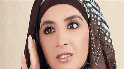 بعد عامين.. حنان ترك تخطف الأنظار على البحر في أحدث ظهور