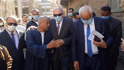 محافظ قنا يتابع تجهيز مقرات اللجان استعدادا لانتخابات جولة الإعادة بمجلس النواب | صور