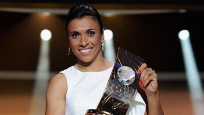 إصابة أفضل لاعبة كرة قدم في العالم بفيروس كورونا