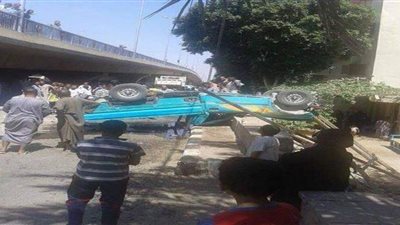 إصابة سائق في  سقوط سيارة أعلى كوبري ببنها