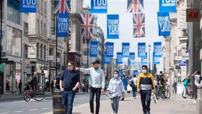 بريطانيا ترفع قيود الحجر الصحي للسفر خلال عيد الميلاد