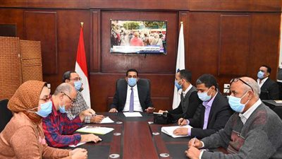 محافظ قنا يعلن انتظام فتح اللجان أمام الناخبين في موعدها  | صور