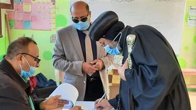 أسقف الوادي الجديد والواحات يدلي بصوته في انتخابات مجلس النواب