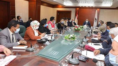 غرفة العمليات الرئيسية بسوهاج تتابع سير جولة الإعادة بانتخابات النواب