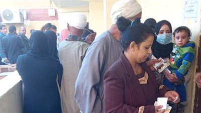 إقبال السيدات على لجان الاقتراع في جولة إعادة لانتخابات النواب بأسيوط .. صور